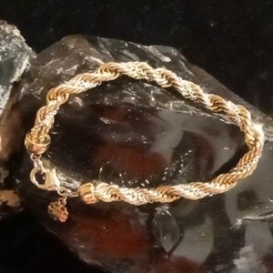 Vintage Monet Bracelet Gold tone .size 9